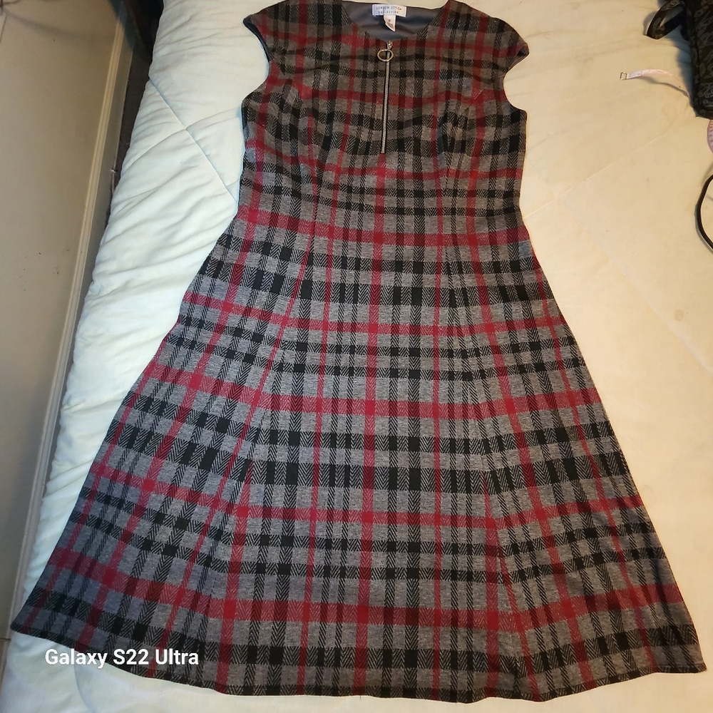 London Style Sz 6 Soft Red Gray Black Plaid Dress Flare Hem